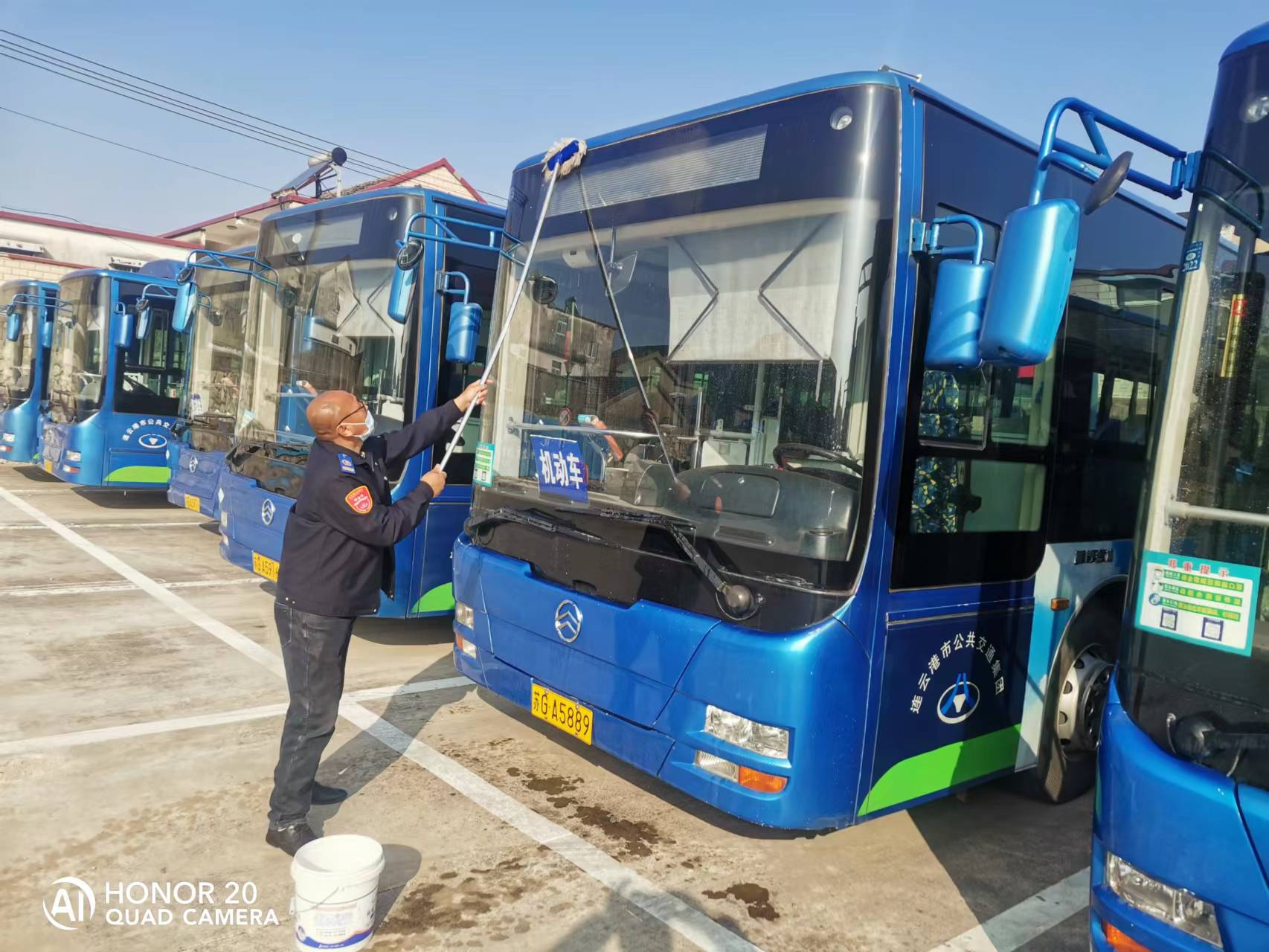 公交集團(tuán)公交事業(yè)一部做好機(jī)動(dòng)待運(yùn)營(yíng)車(chē)輛維護(hù)工作