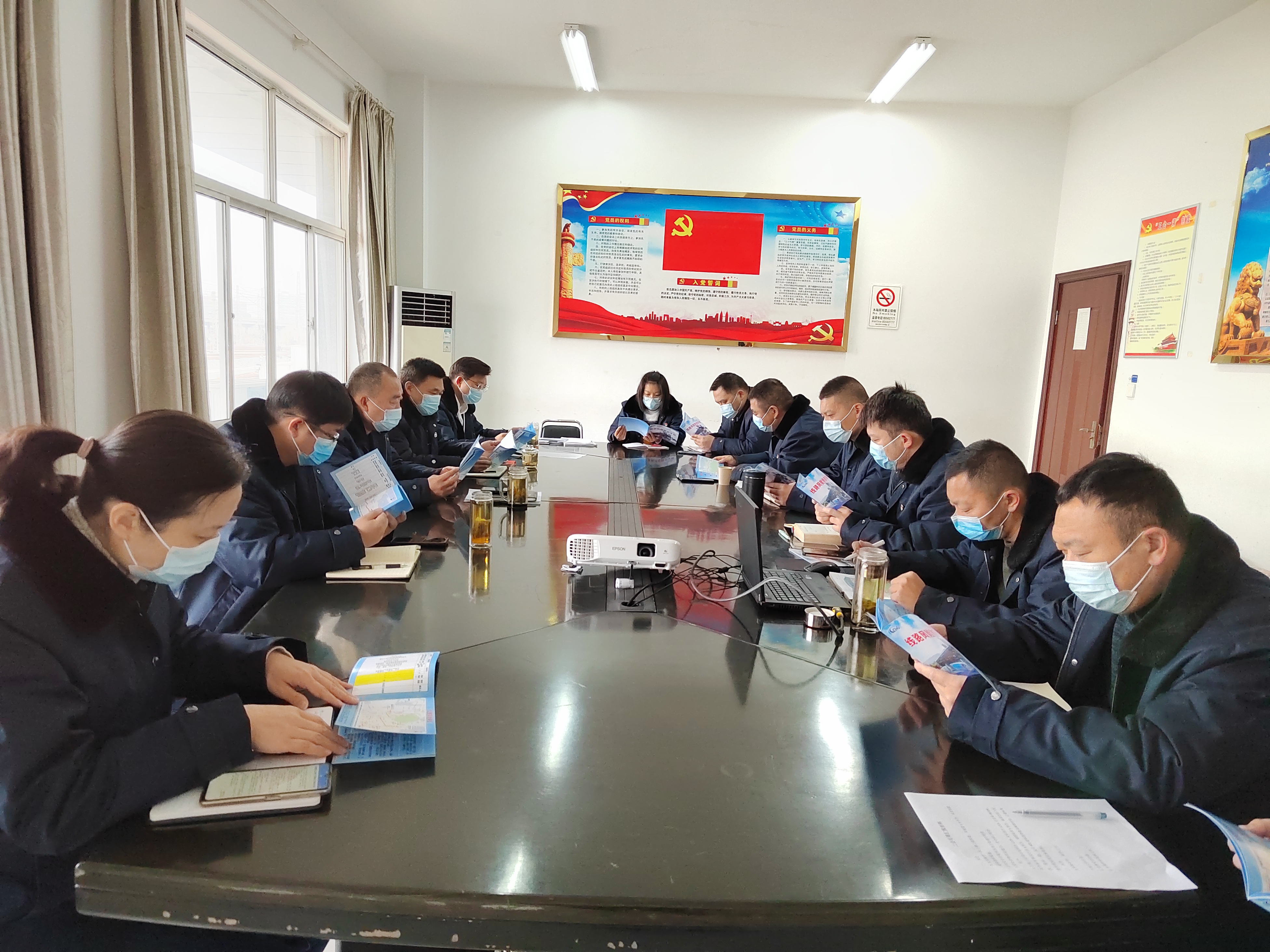 公交集團(tuán)公交事業(yè)二部開(kāi)展線路風(fēng)險(xiǎn)辨識(shí)專(zhuān)題培訓(xùn)