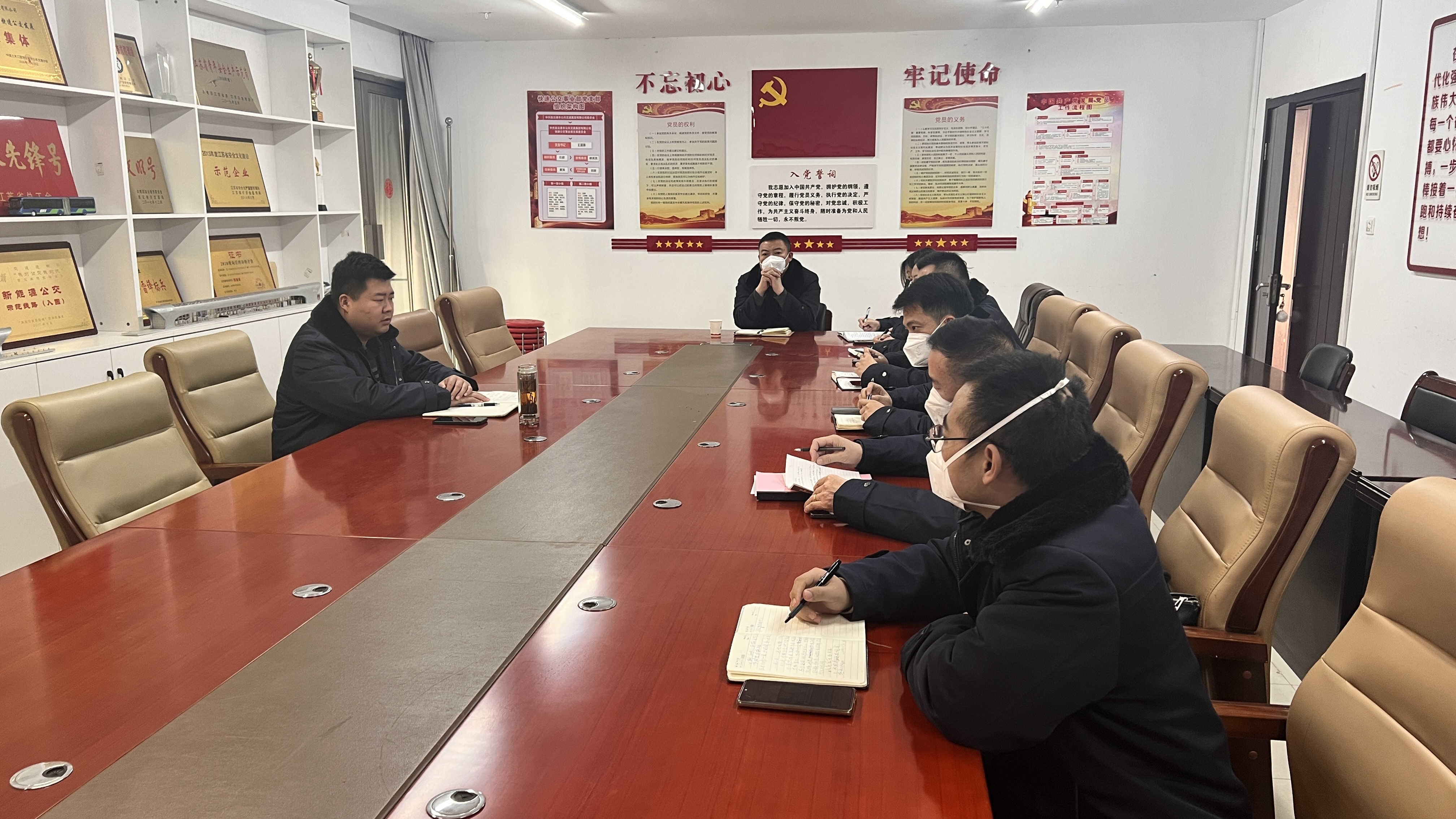 公交集團(tuán)快速公交事業(yè)部召開(kāi)春運(yùn)服務(wù)質(zhì)量提升專(zhuān)題會(huì)議