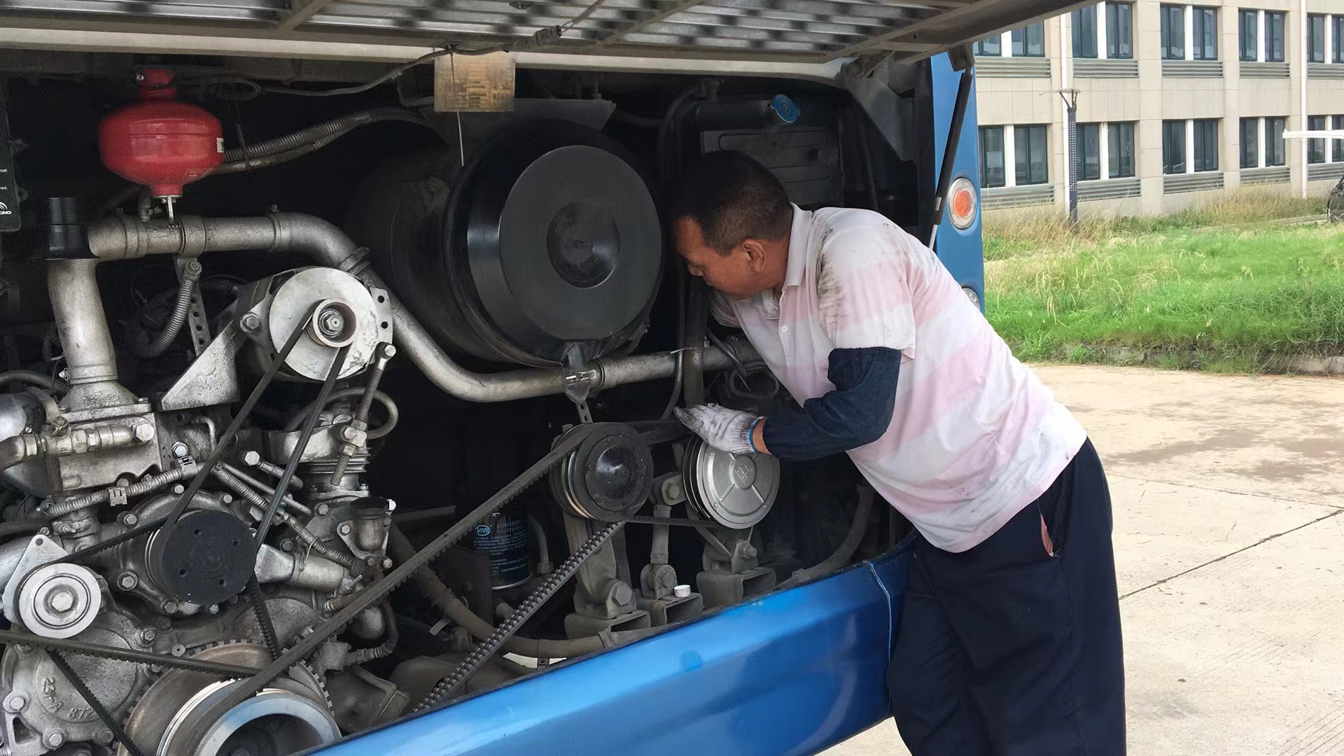 公家集團經(jīng)營發(fā)展事業(yè)部開展LNG燃氣車輛機務專項大檢查