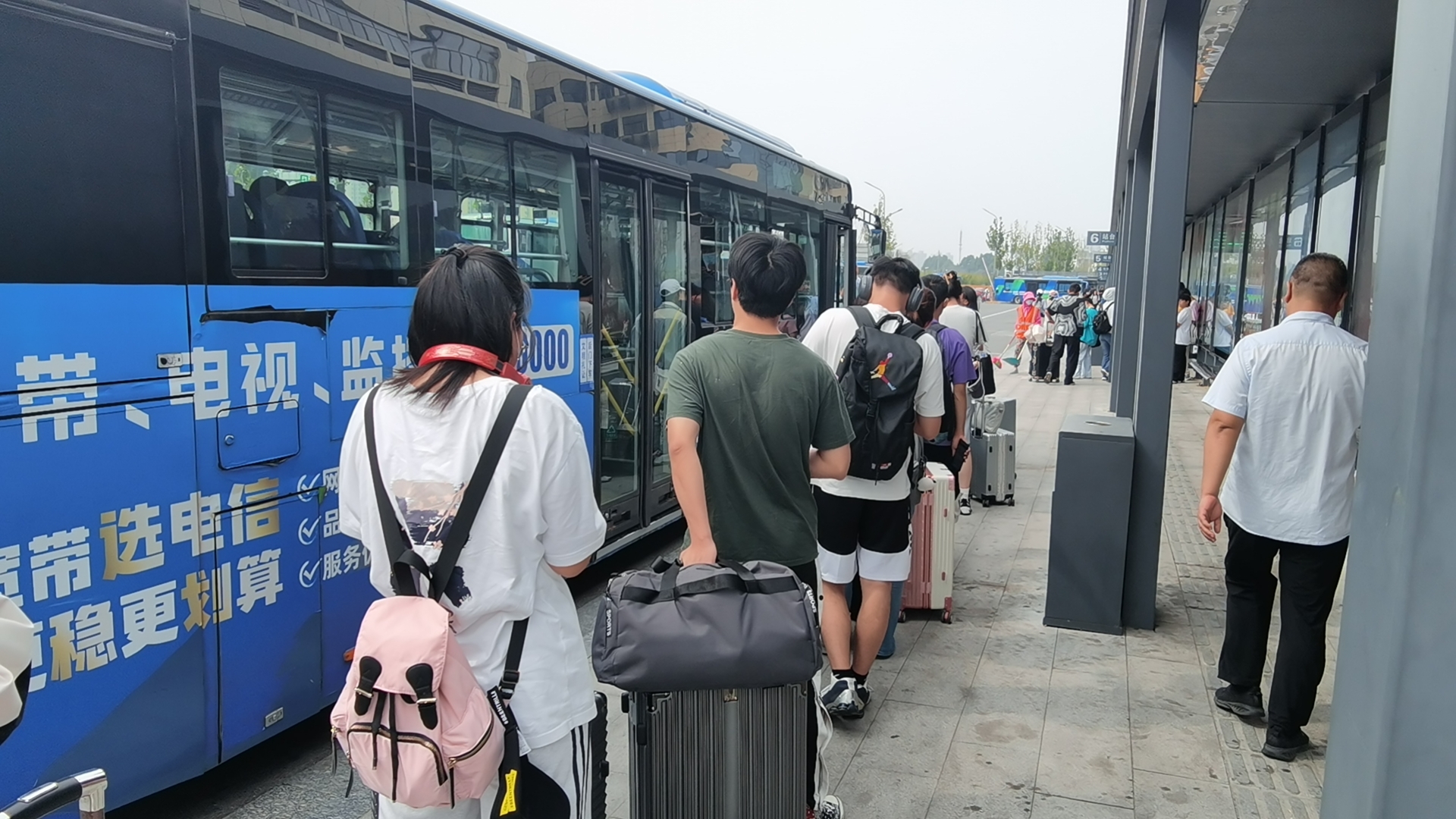 抓客流、強服務(wù)，公交集團多舉措護(hù)航高?！伴_學(xué)季”