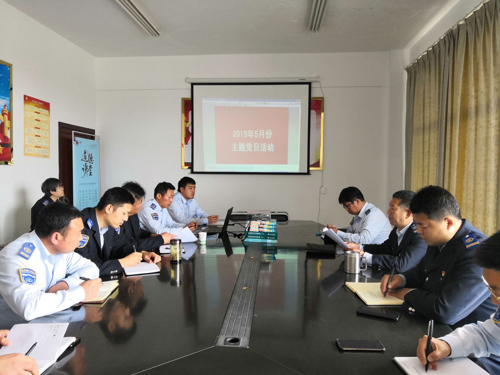 公交集團(tuán)公交事業(yè)二部開(kāi)展“學(xué)懂黨內(nèi)法規(guī)，建強(qiáng)組織體系”主題黨日活動(dòng)