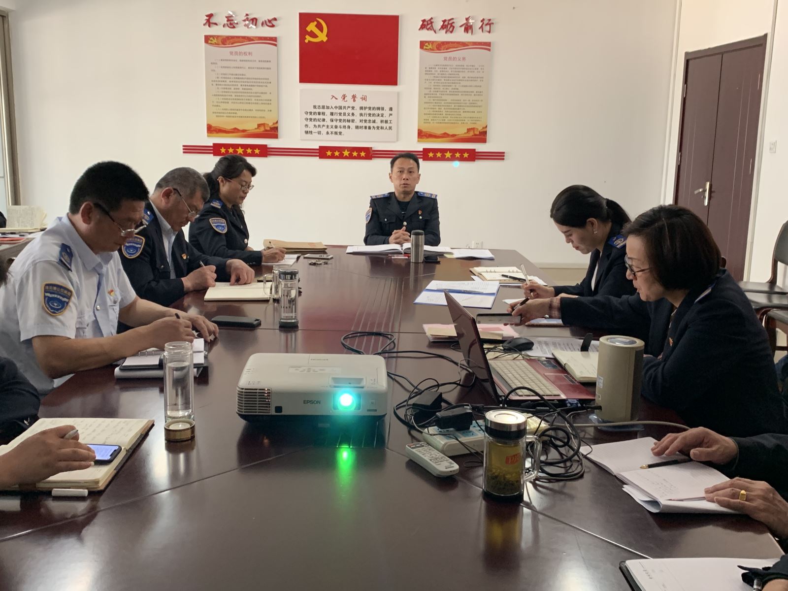 “學(xué)懂黨內(nèi)法規(guī)，建強(qiáng)組織體系”公交集團(tuán)快速公交事業(yè)部開(kāi)展主題黨日活動(dòng)