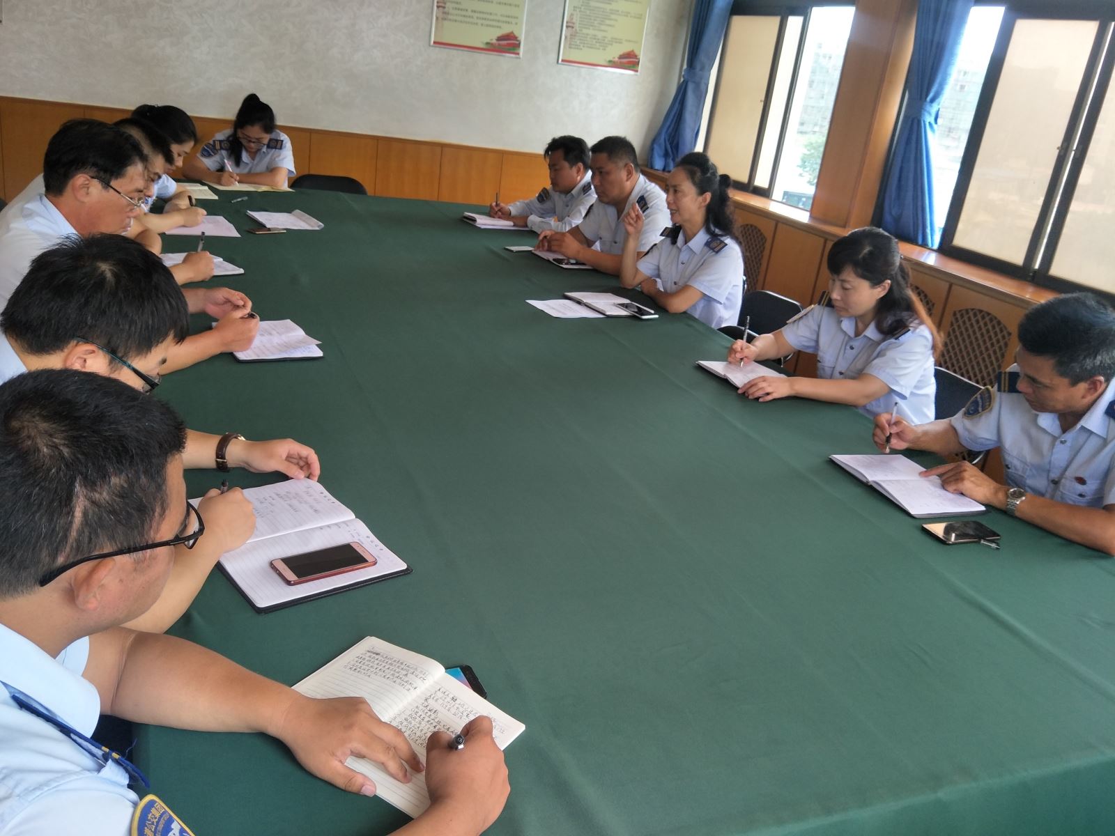 公交集團(tuán)佳連公司召開新能電動(dòng)車安全隱患排查工作會議