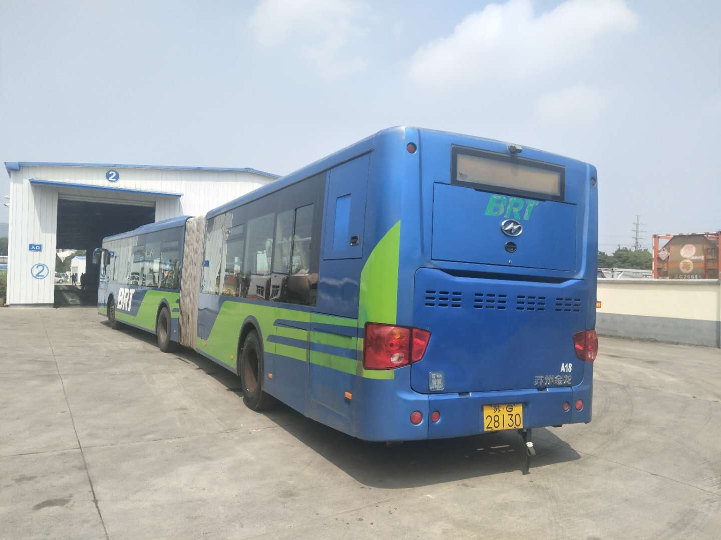 快速公交事業(yè)部組織車(chē)輛年審、二維
