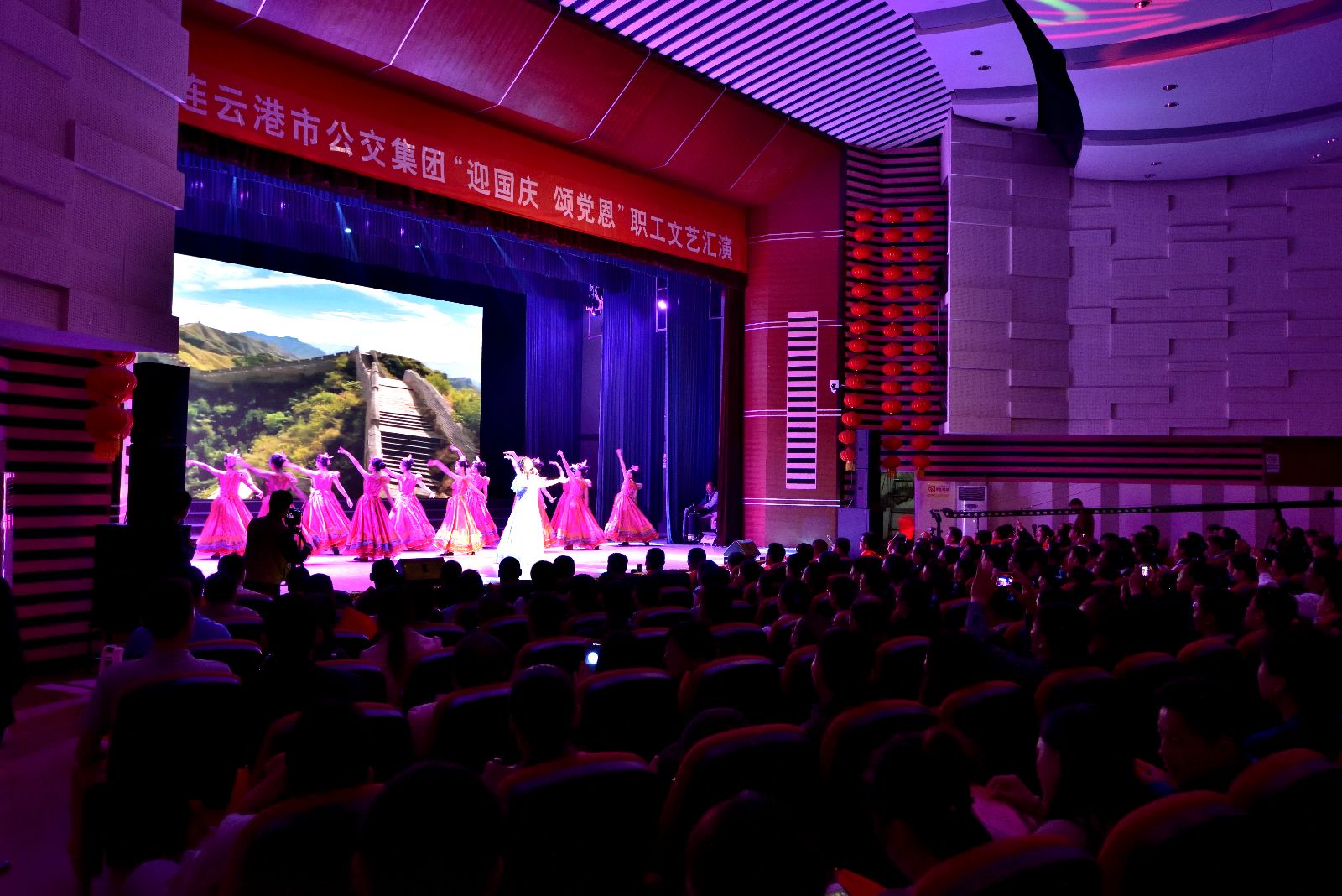 公交集團(tuán)“迎國慶、頌黨恩”職工文藝匯演取得圓滿成功