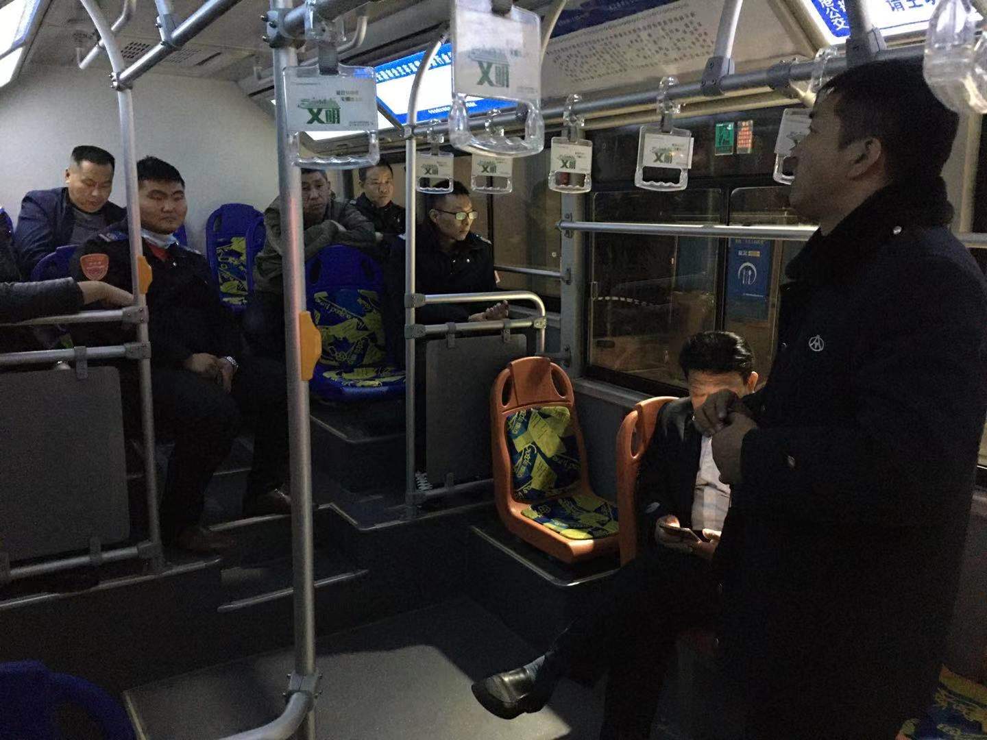 公交集團公交事業(yè)一部組織重點駕駛員開展冬季行車安全教育培訓(xùn)