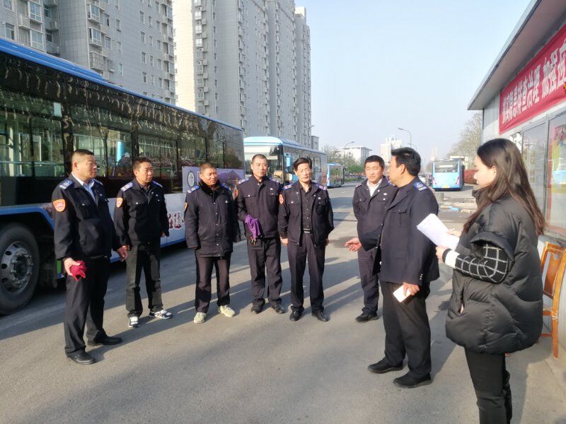 公交集團(tuán)公交事業(yè)一部備戰(zhàn)“安全生產(chǎn)，優(yōu)質(zhì)服務(wù)”百日競(jìng)賽活動(dòng)