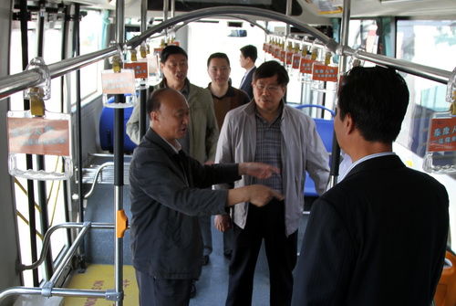 集團領(lǐng)導(dǎo)赴鹽城實地考察快速公交系統(tǒng)建設(shè)運營工作