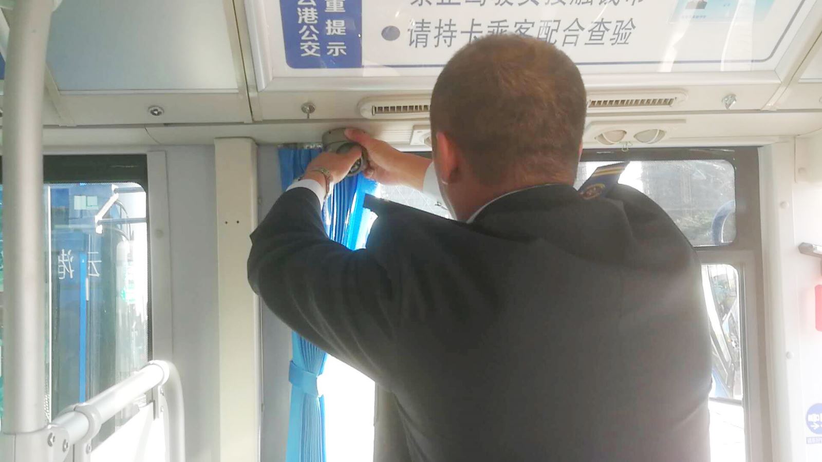 公交集團海通公交公司開展車載監(jiān)控攝像頭排查調整工作