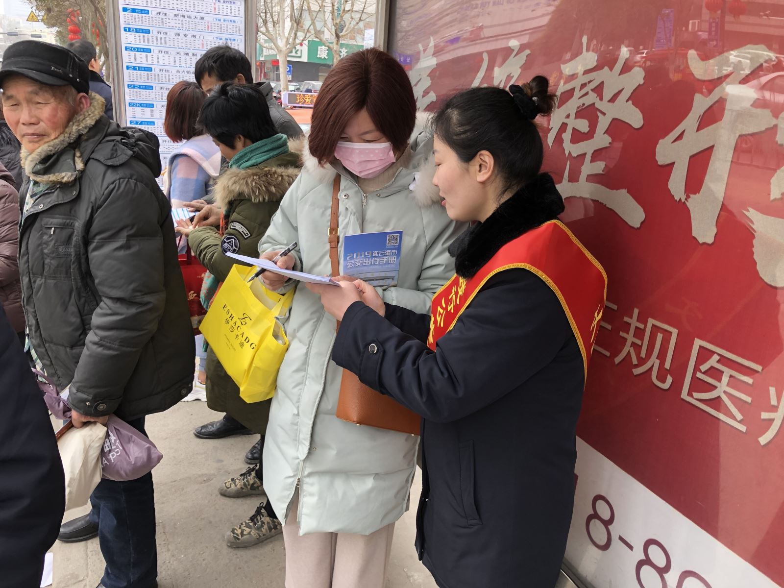 弘揚(yáng)雷鋒精神  公交集團(tuán)公交事業(yè)一部在行動