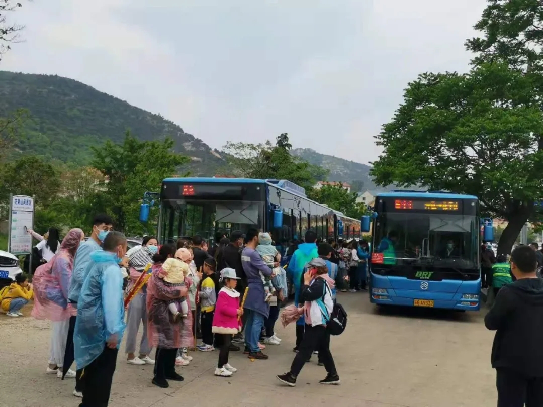 公交集團(tuán)快速公交事業(yè)部加大運(yùn)力投放，保障市民出行