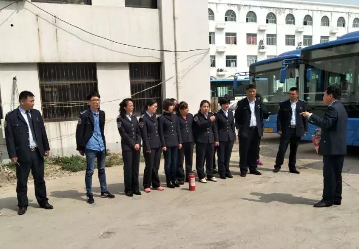 “共筑心中防火墻，搭起生命安全網(wǎng)”消防演練走進(jìn)公交集體佳連公司