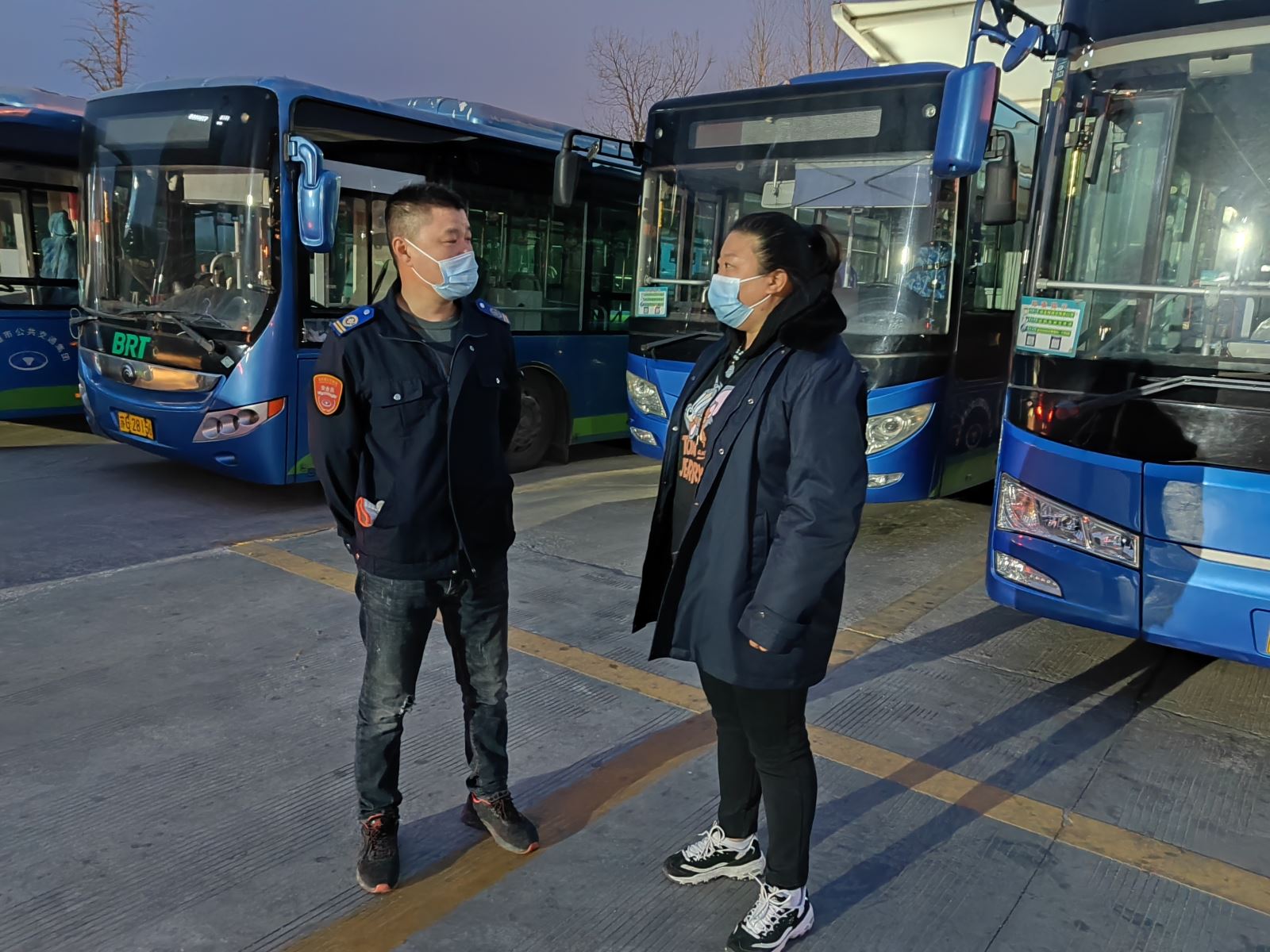 公交事業(yè)一部加強(qiáng)晚班車輛安全行車交待保障運(yùn)營(yíng)有序進(jìn)行