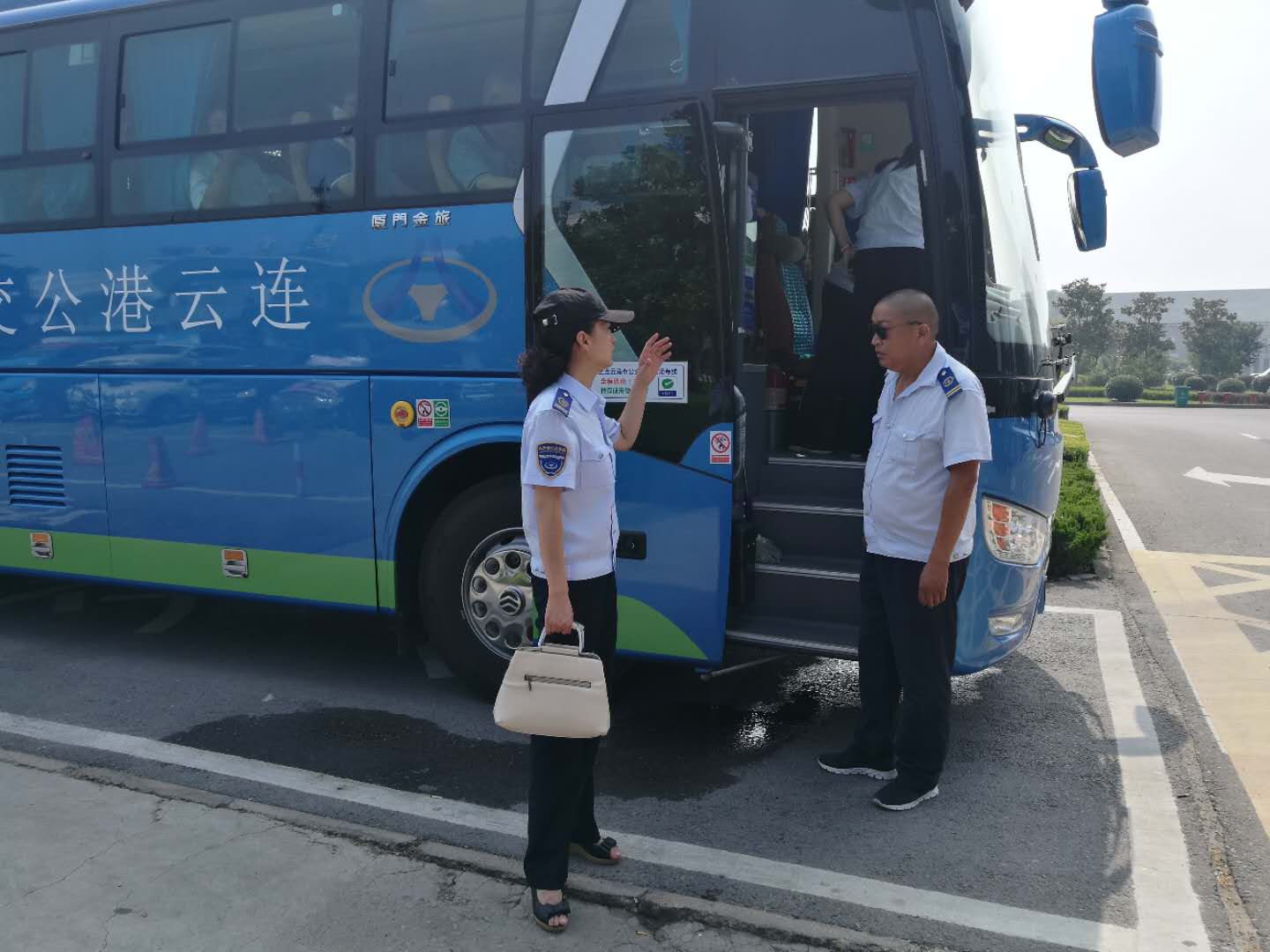 公交集團(tuán)佳連公司開(kāi)展機(jī)場(chǎng)專(zhuān)線上路上線暗查工作