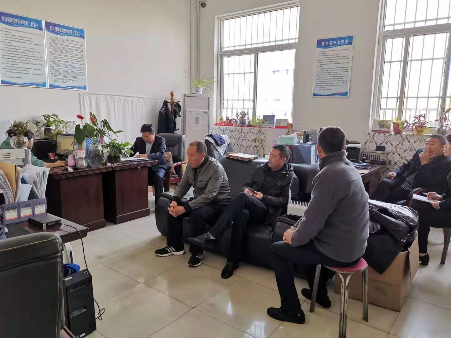 公交集團(tuán)快速公交事業(yè)部召開(kāi)機(jī)務(wù)場(chǎng)站工作專題會(huì)議