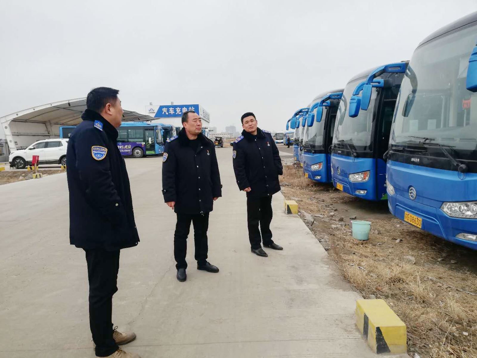 公交集團經營發(fā)展事業(yè)部開展鹽池西路停車場安全專項檢查