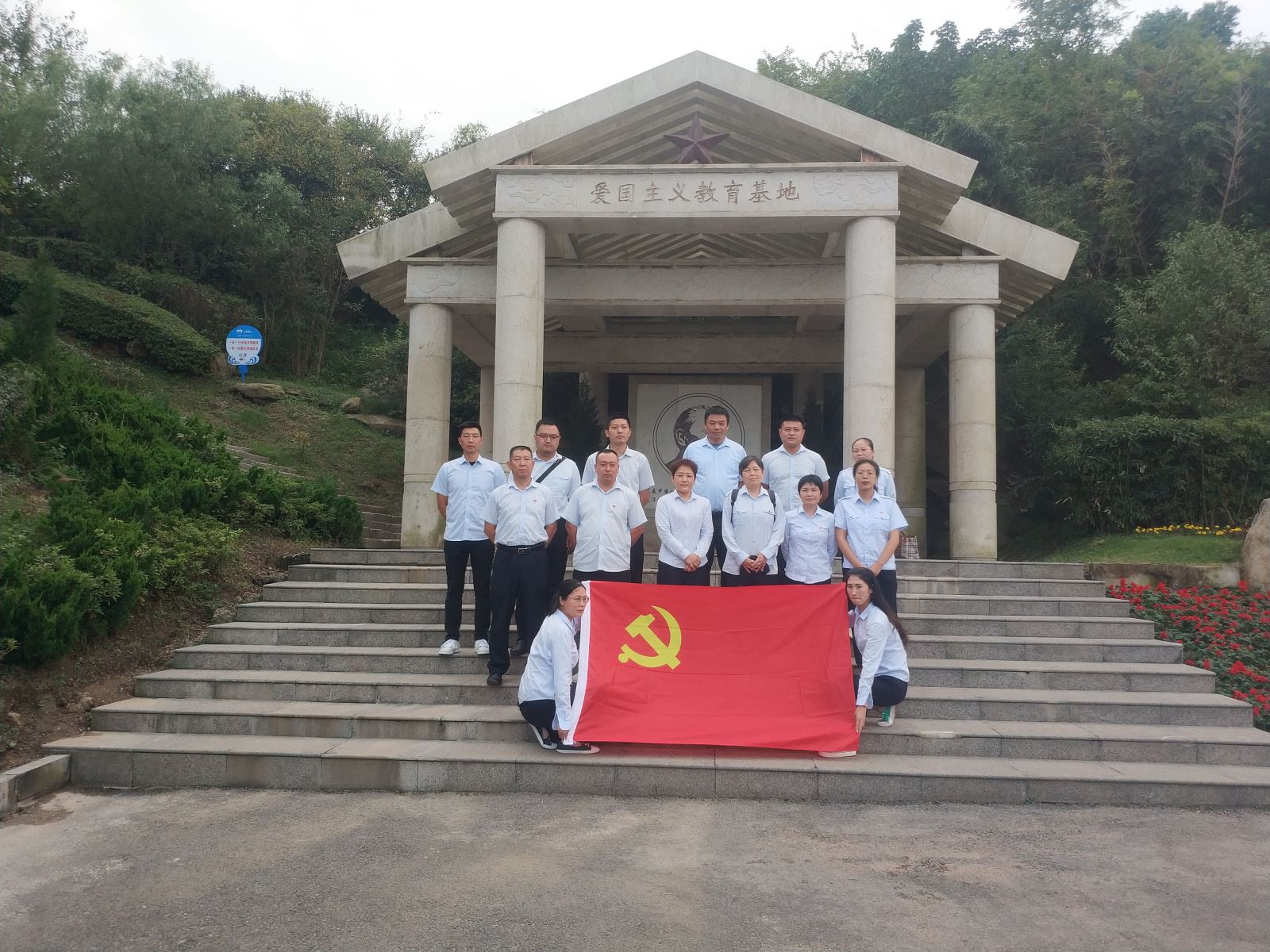 公交集團(tuán)公交事業(yè)二部開(kāi)展“銘記豐功偉績(jī)、傳揚(yáng)英烈精神”宣傳教育活動(dòng)