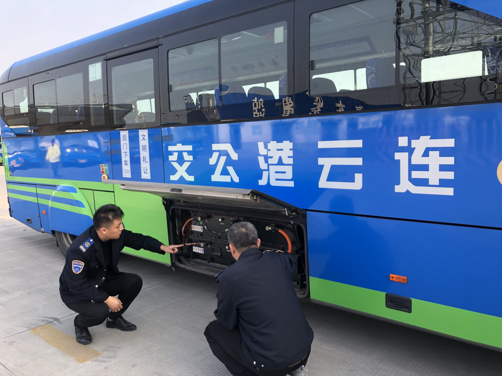 公交集團(tuán)經(jīng)營(yíng)發(fā)展事業(yè)部開(kāi)展冬季車輛機(jī)務(wù)檢查