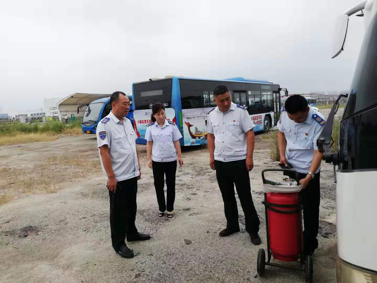 公交集團(tuán)經(jīng)營(yíng)發(fā)展事業(yè)部開(kāi)展節(jié)前車輛安全專項(xiàng)檢查