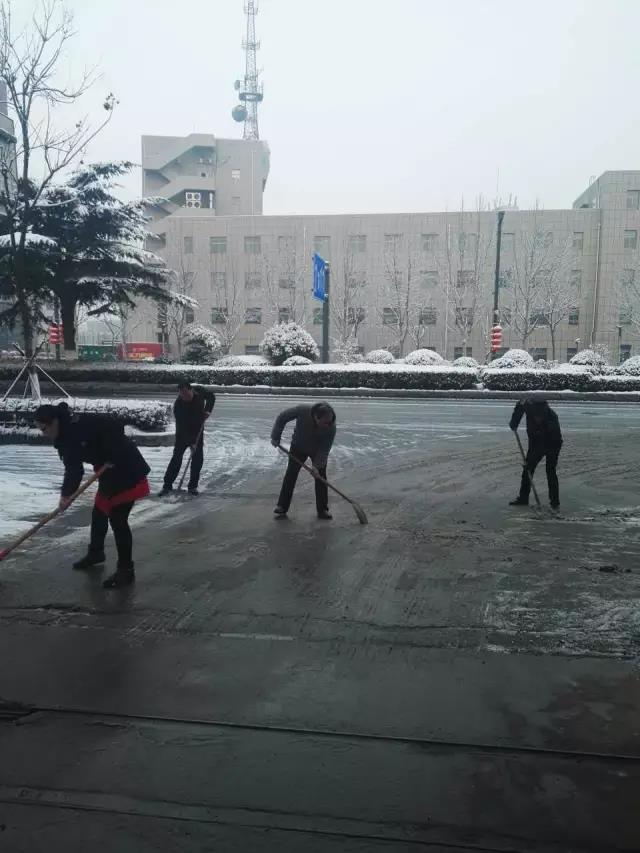 公交集團從容應(yīng)對春運首場降雪