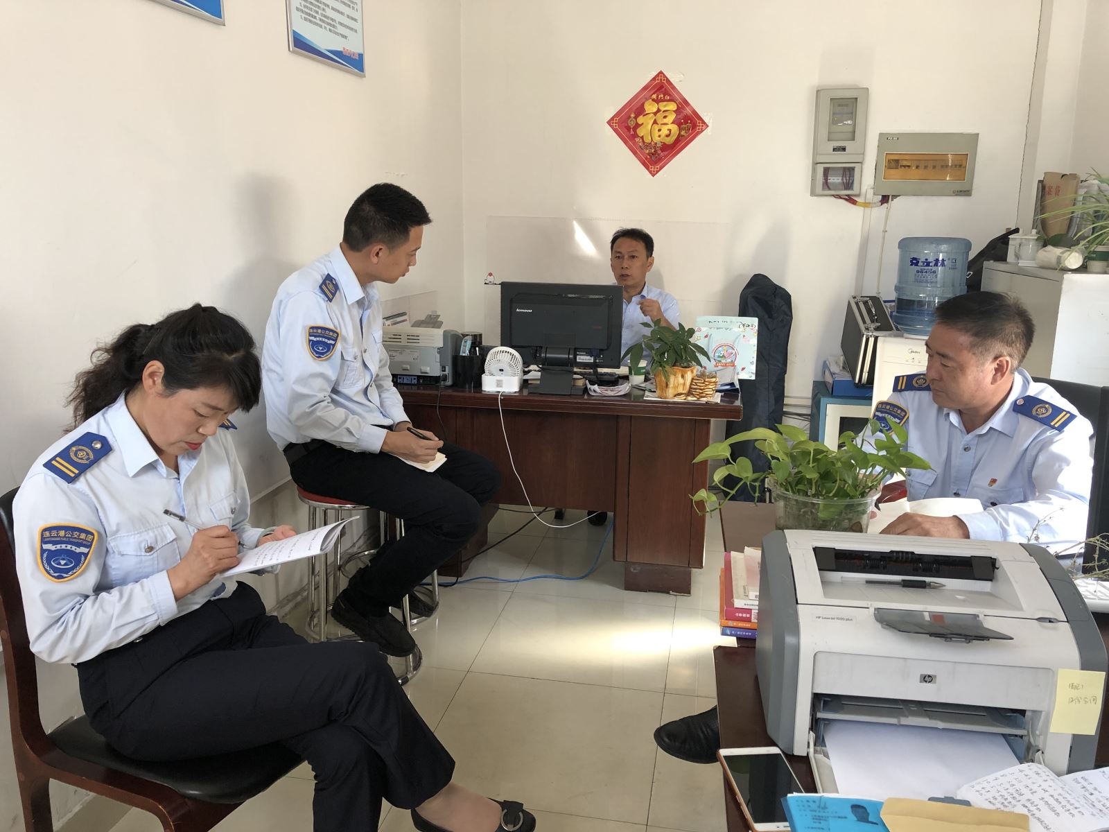 公交集團(tuán)快速公交事業(yè)部、公交事業(yè)二部、經(jīng)營發(fā)展事業(yè)部、機(jī)務(wù)技術(shù)事業(yè)部召開“國慶”長假安全生產(chǎn)專題會(huì)