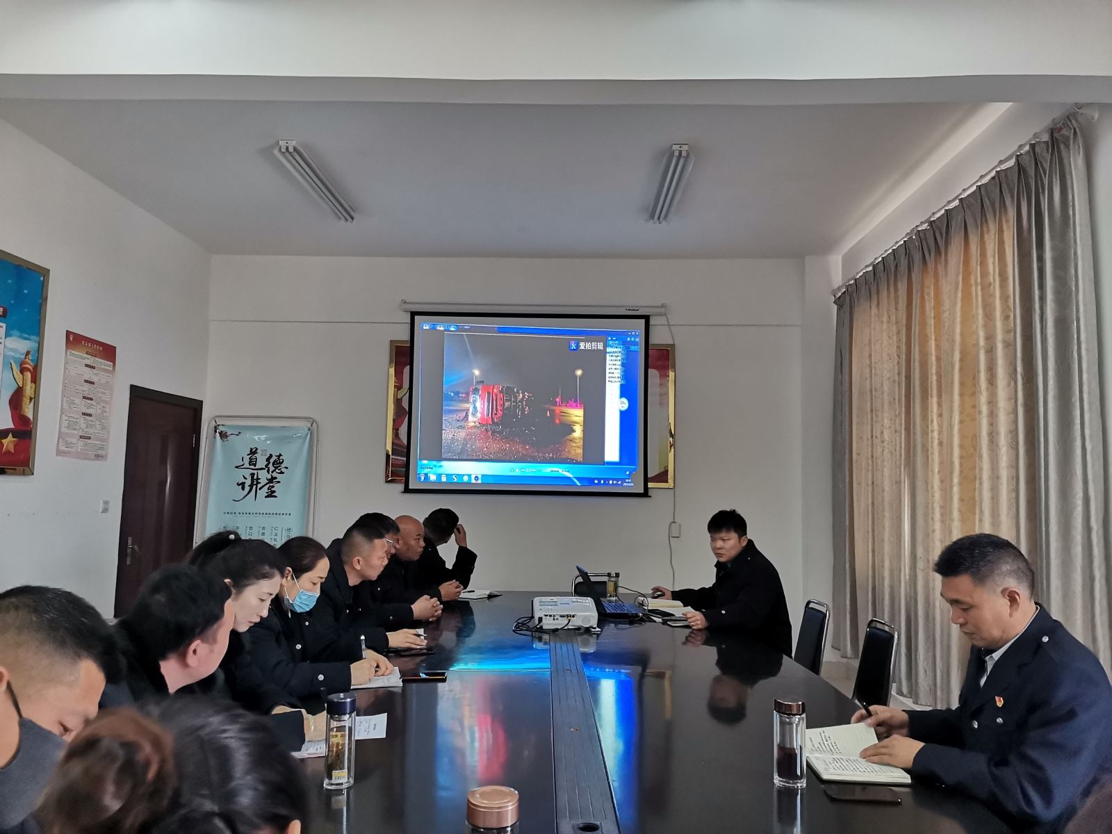 公交事業(yè)二部開展安全、機(jī)務(wù)工作專題會議