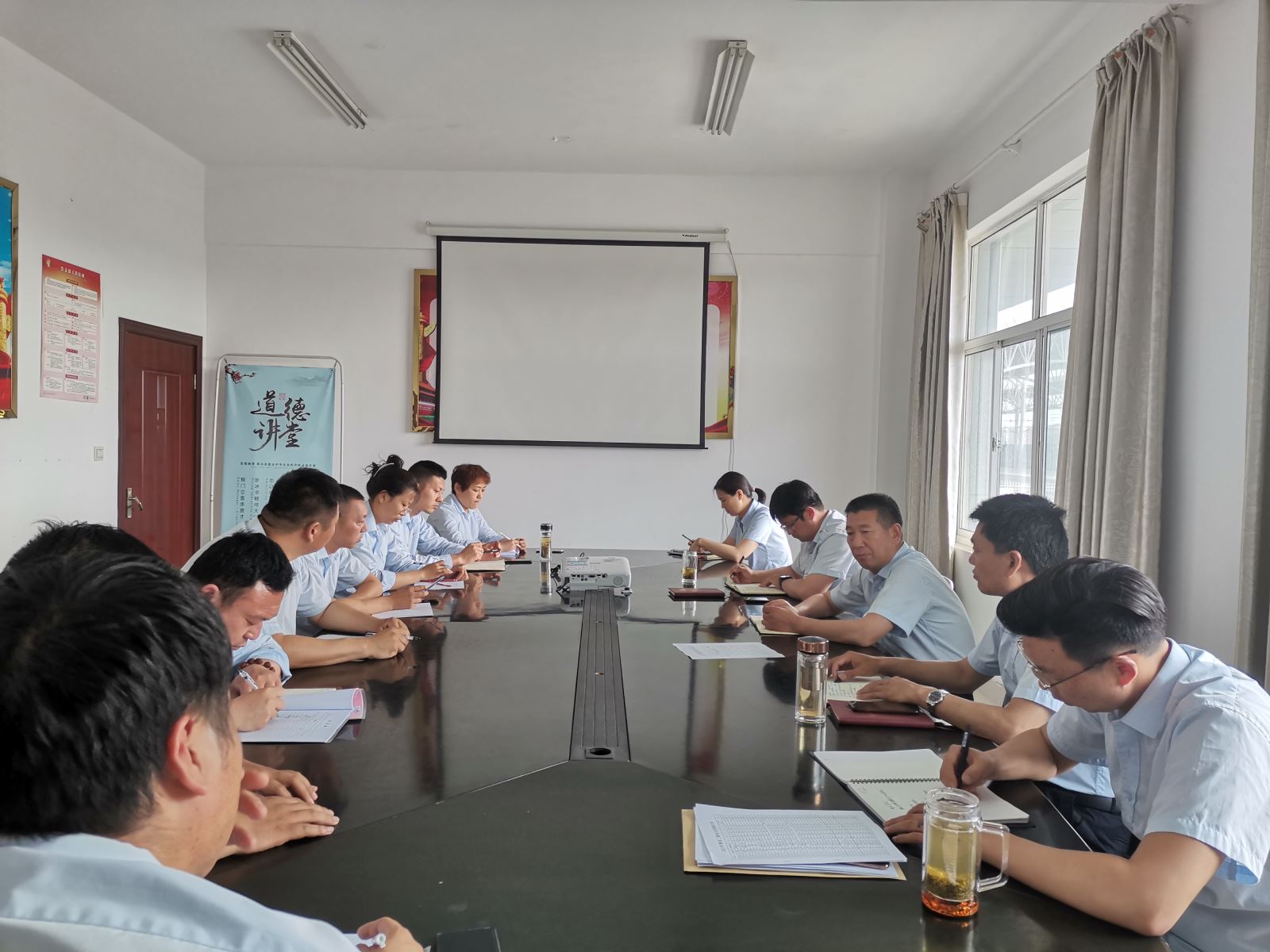 公交集團(tuán)公交事業(yè)二部召開(kāi)端午節(jié)期間安全生產(chǎn)工作部署會(huì)議