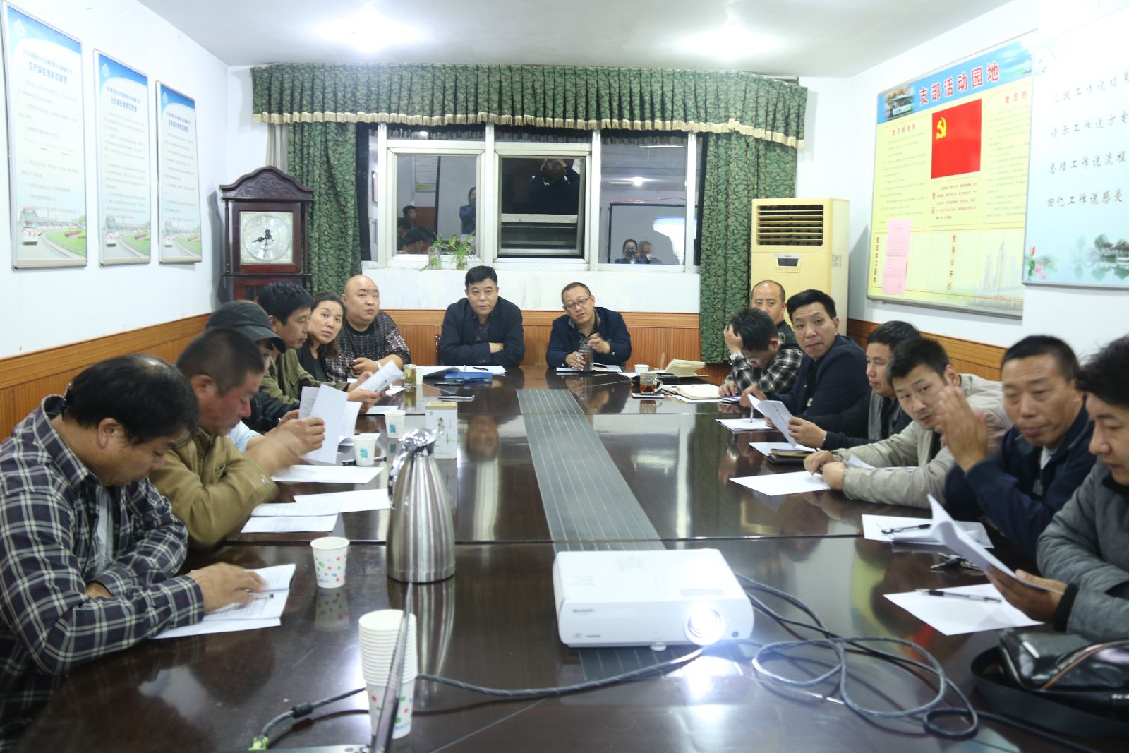 公交新浦公司召開《駕駛員營運服務(wù)標準規(guī)范》試行動員會議