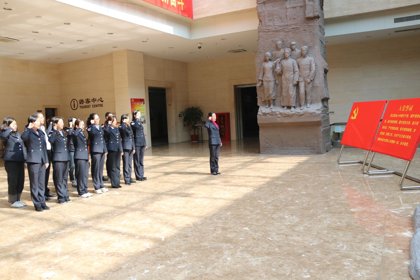 公交集團機關黨總支開展“不忘初心，牢記使命“革命傳統(tǒng)教育——組織黨員參觀 市革命紀念館