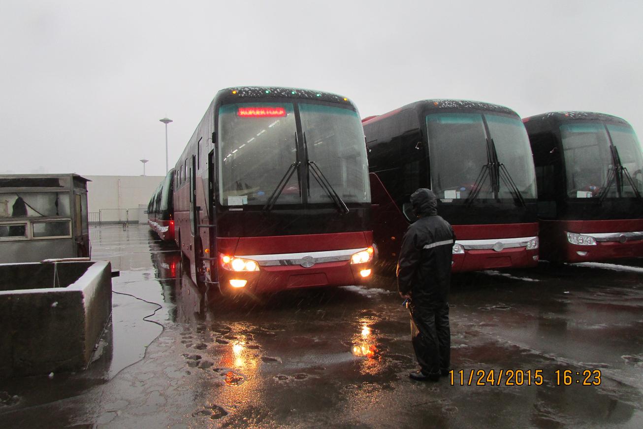 公交大浦廠應(yīng)對雨雪天氣保障宇通車按時出口