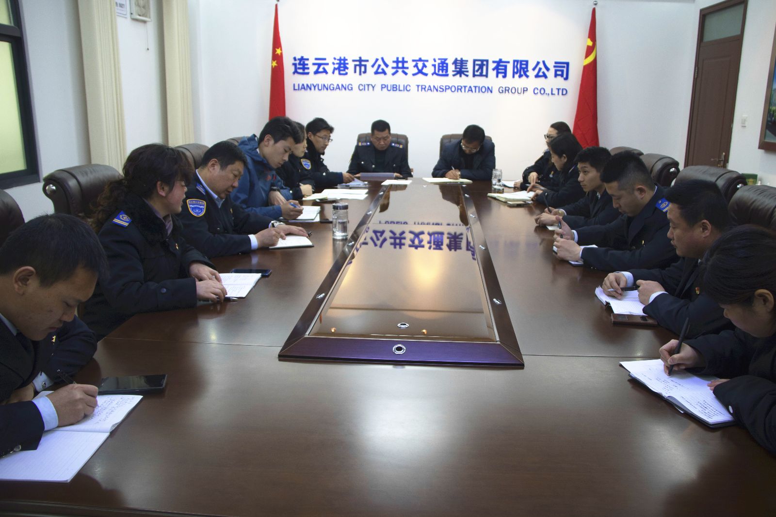 公交集團(tuán)集團(tuán)機(jī)關(guān)一支部召開2018年公推優(yōu)選入黨積極分子大會(huì)