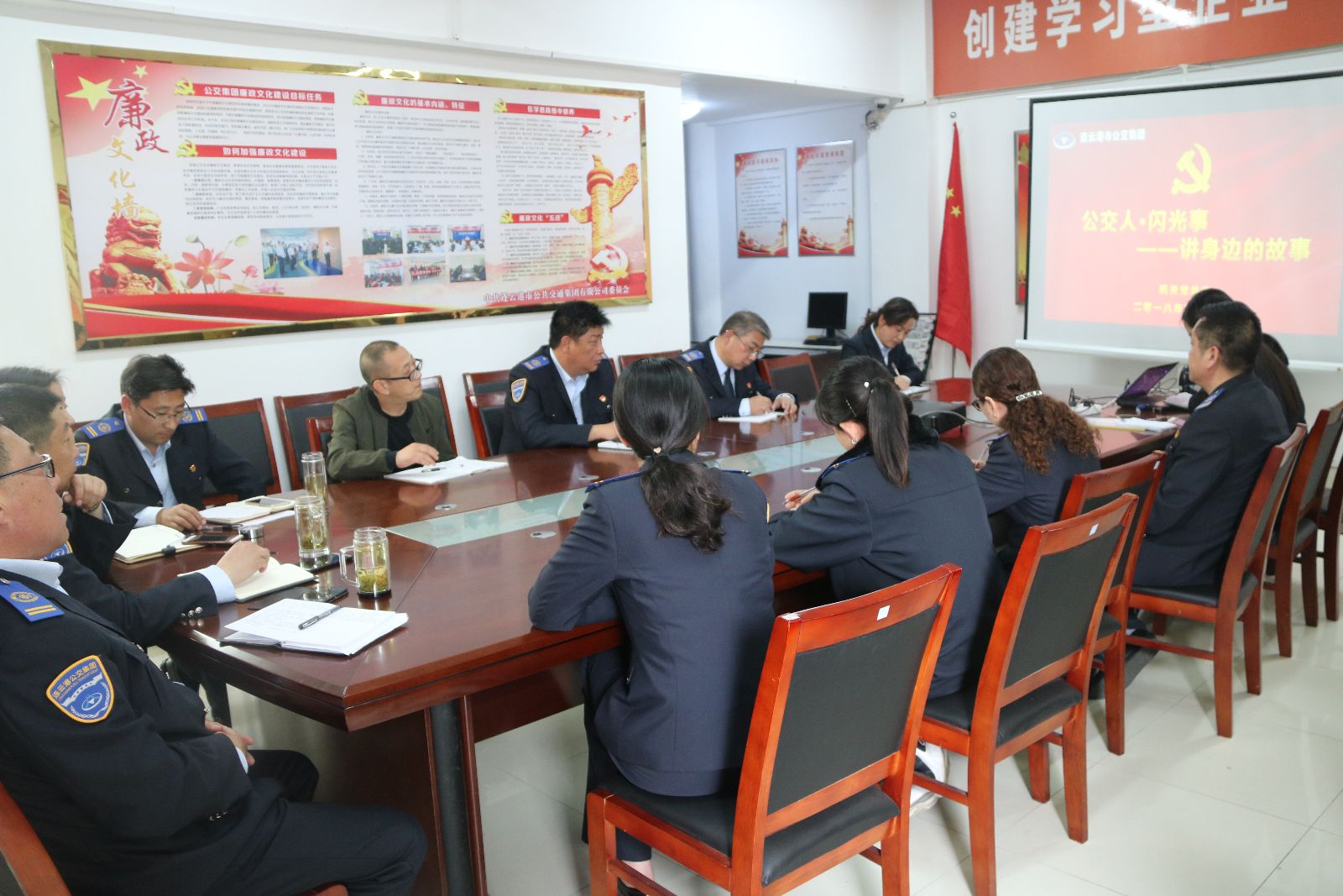 公交人、閃光事—公交集團(tuán)機(jī)關(guān)支部開展“講身邊故事”活動(dòng)