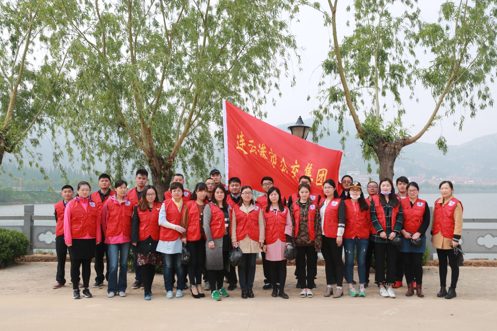 公交集團組織開展志愿環(huán)?；顒?/></a></em>
        <div>
        <span><a href=