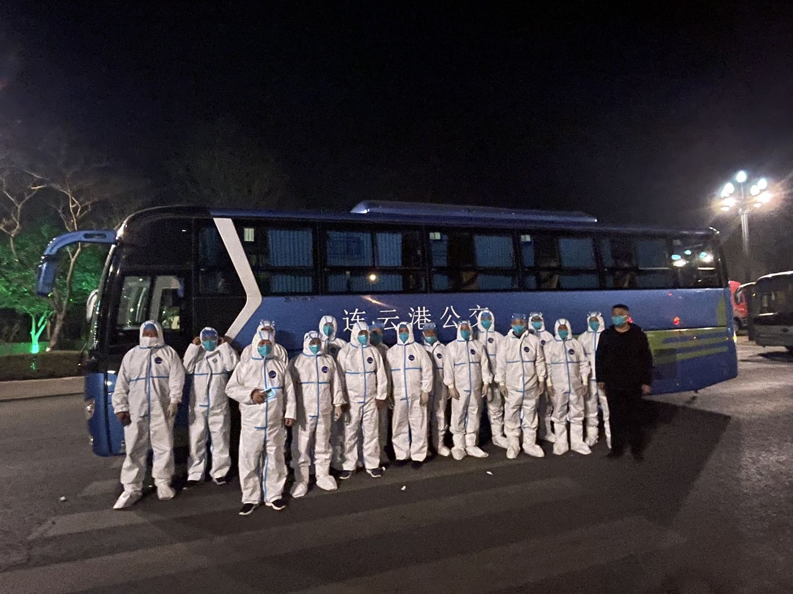 打響抗疫阻擊戰(zhàn)，公交集團(tuán)首批轉(zhuǎn)運(yùn)車輛正式啟用