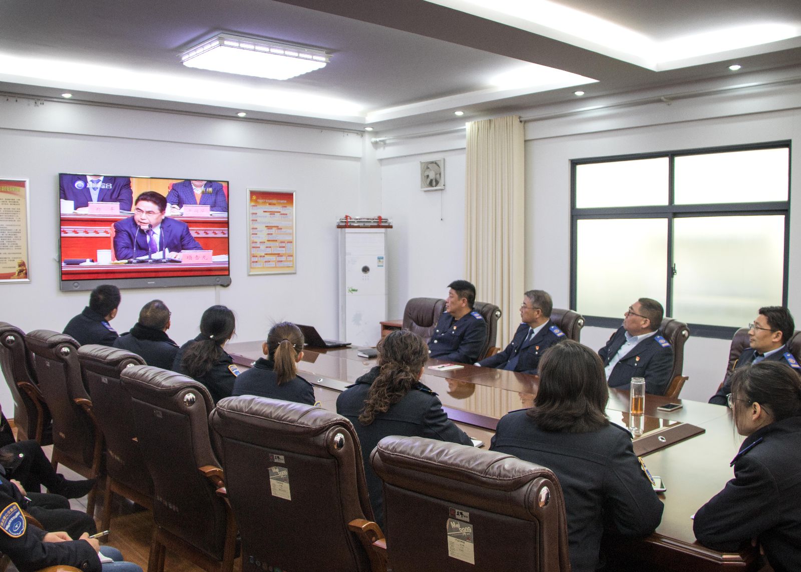 公交集團(tuán)組織員工收看全市“高質(zhì)發(fā)展、后發(fā)先至”動(dòng)員大會(huì)